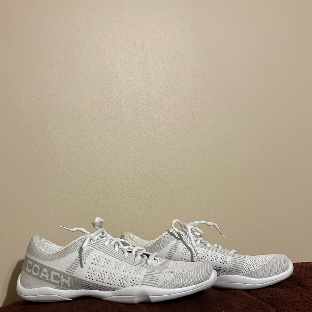 V-Force Varsity Cheer Cheerleader White Lace Up Shoes Size 8 Sneakers